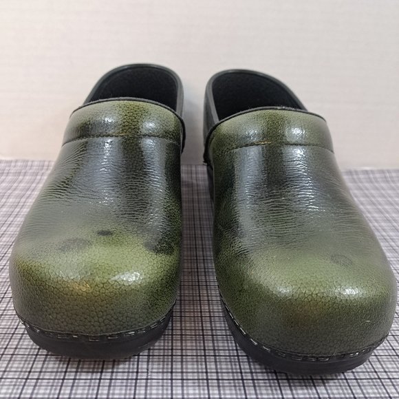 sanita nursing clogs